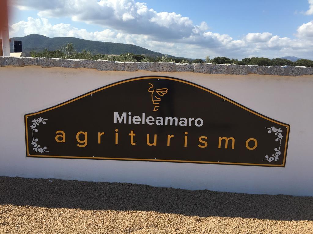 オルビア Agriturismo Mieleamaroヴィラ エクステリア 写真