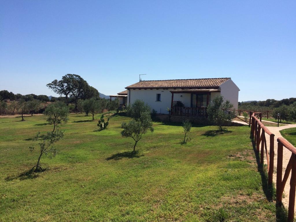 オルビア Agriturismo Mieleamaroヴィラ エクステリア 写真