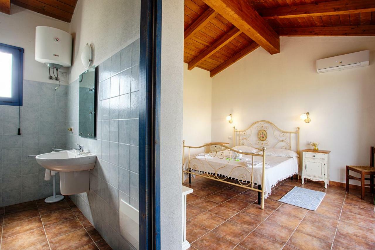 オルビア Agriturismo Mieleamaroヴィラ エクステリア 写真