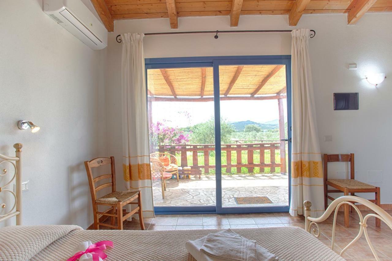 オルビア Agriturismo Mieleamaroヴィラ エクステリア 写真
