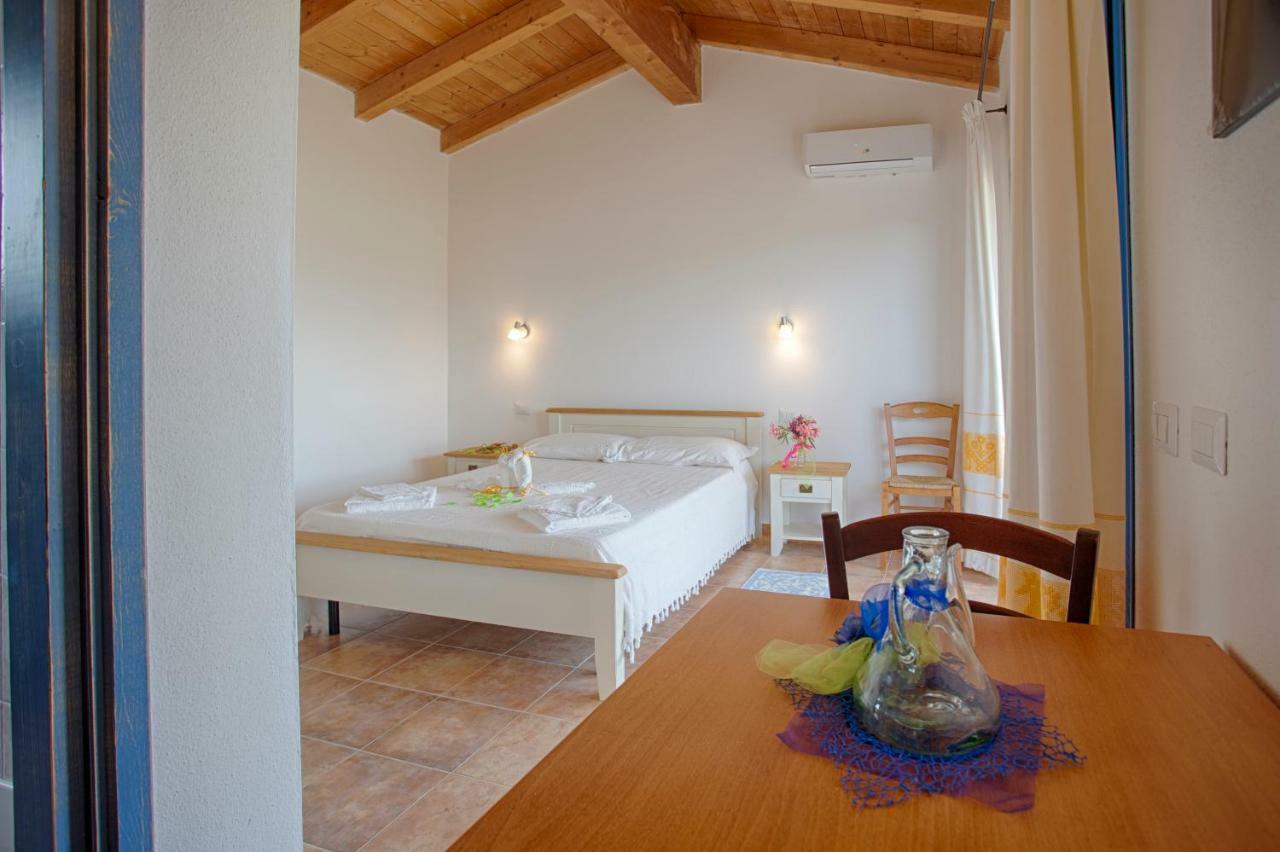 オルビア Agriturismo Mieleamaroヴィラ エクステリア 写真