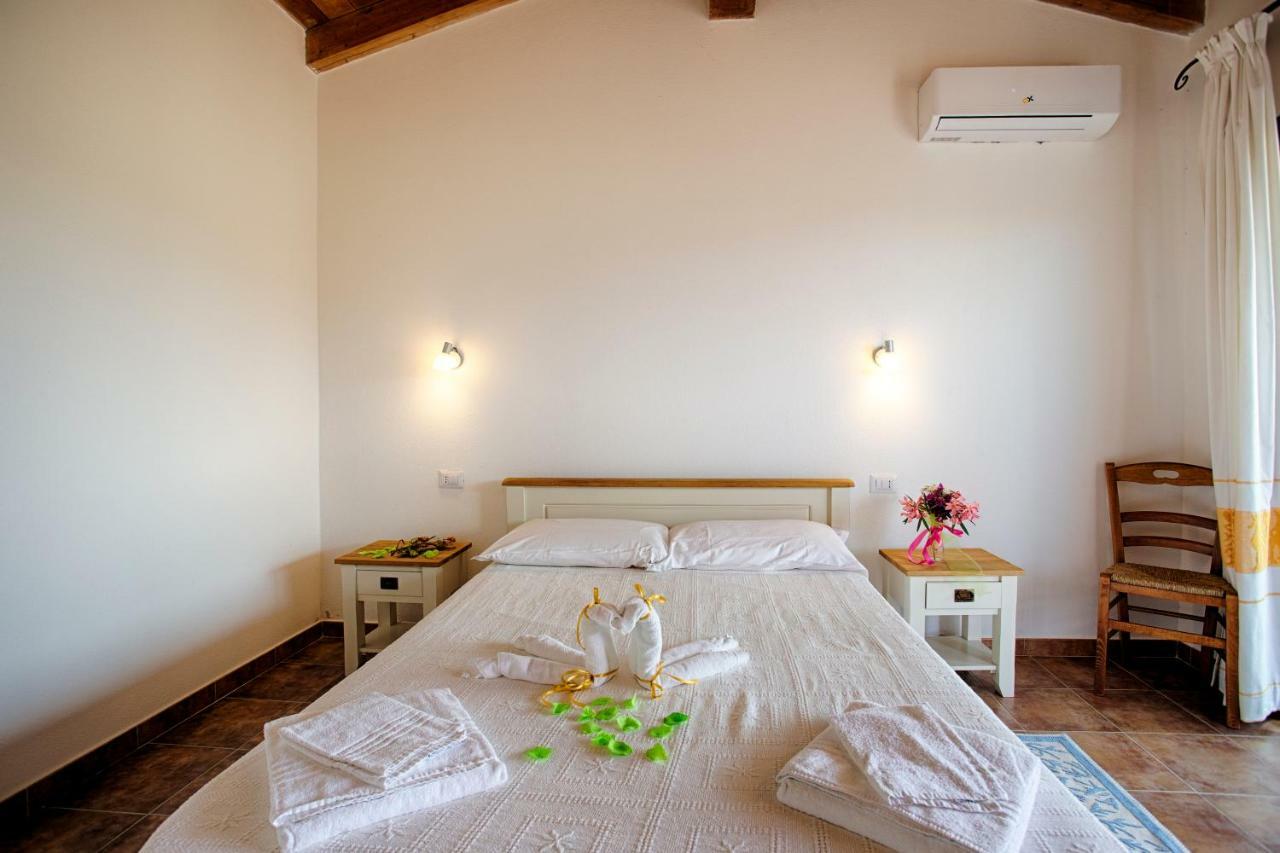 オルビア Agriturismo Mieleamaroヴィラ エクステリア 写真